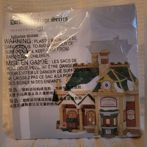 Department 56 Fullarton Station